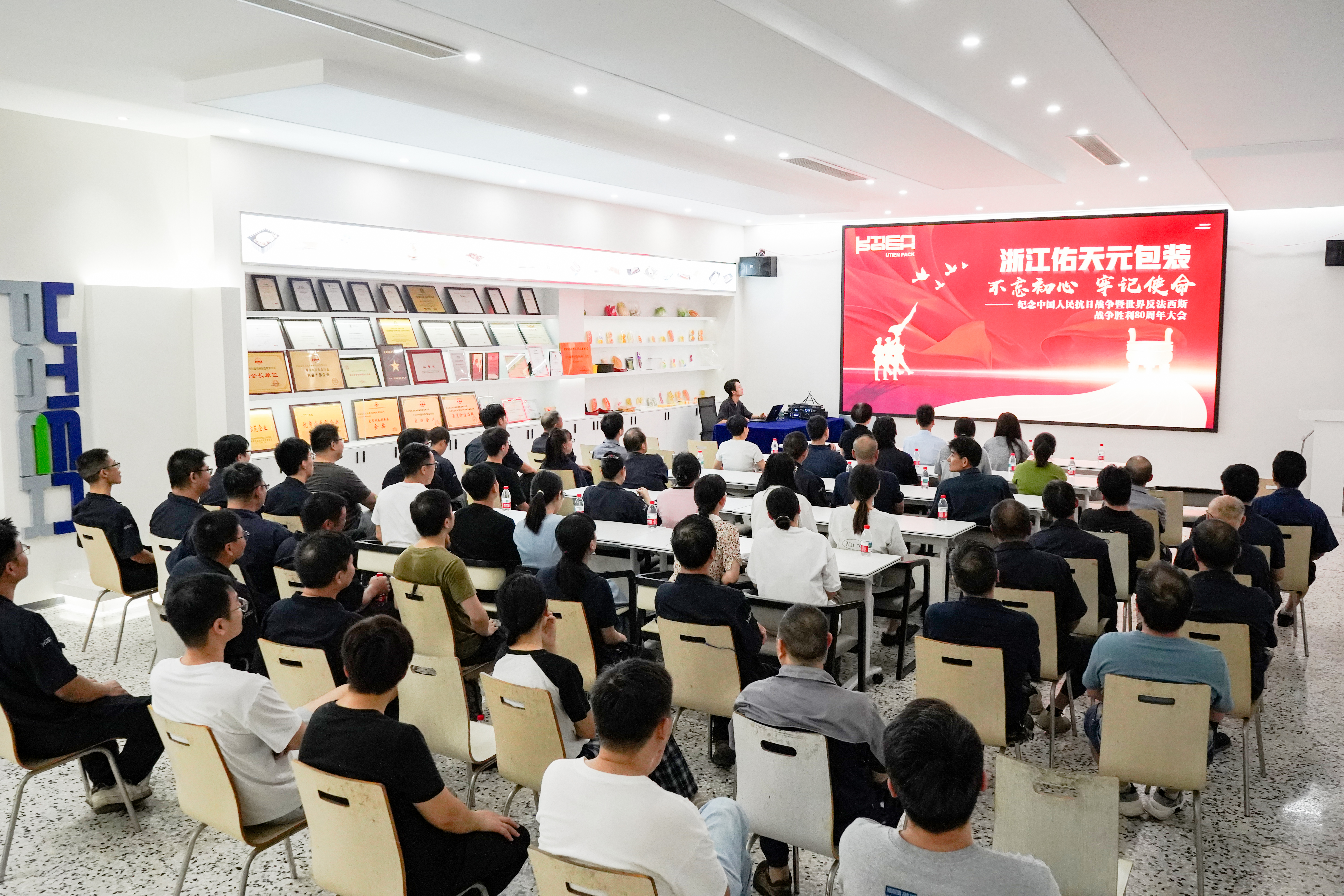 ���۰����黳�������ܽ�����  ���� ���λᡤj9�й��ٷ���վ-��ҳ��֯ȫ��Ա�������տ��������ı���ʢ��